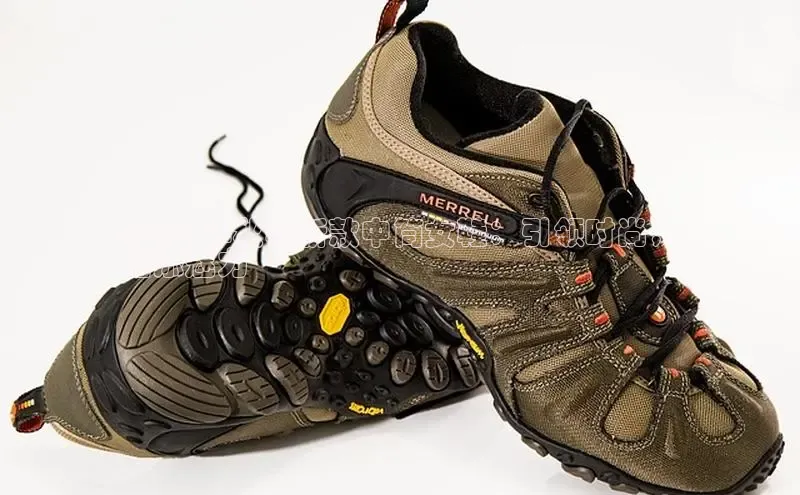 意昂2体育官方网站百度健康2024 年秋季新款中筒女鞋：引领时尚，
增添魅力