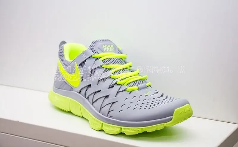 意昂2江铃新能源2024 年女款皮质童鞋：时尚舒适，助
您的宝贝踏出每一步